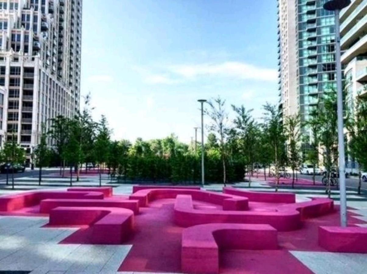 Cn Tower View With Free Parking, Pool, & Gym By Trains And Buses Apartment *